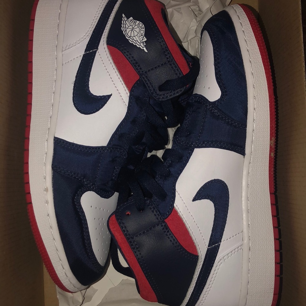 Air Jordan 1 Mid SE (GS) USA